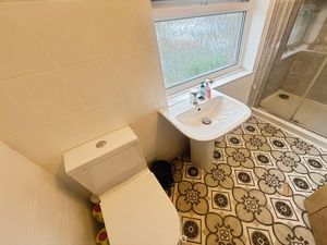 Shower room- click for photo gallery